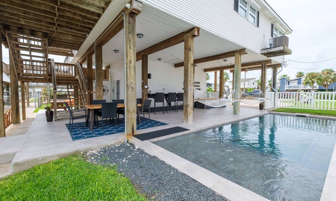 Galveston House | Casa MariMar|Pool|Boat Lift|Golf Cart|Kayak