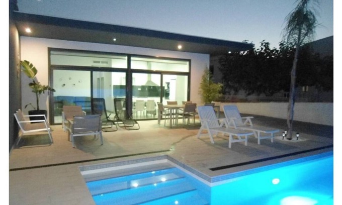 Deltebre Cabin | CASA MARIONA 8-A, PRIVATE SWIMMING POOL AGUA SALINA 350M FROM THE EXTENSIVE BEACH RIO MAR