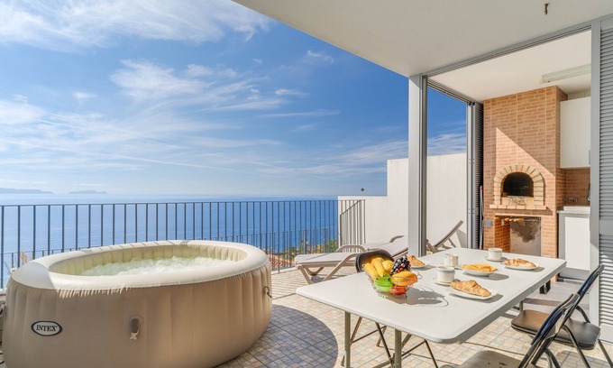 Santa Cruz House | Casa Morena by Atlantic Holiday