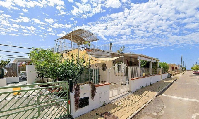 Marina San Gregorio House | Casa Nima: A welcoming independent house situated at a short distance from the beach, with Free WI-FI.