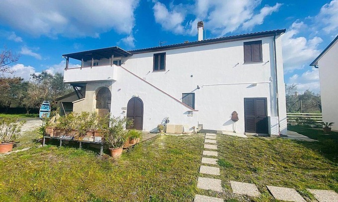 Rosignano Marittimo House | Casa Olmo: A welcoming apartment surrounded by the Tuscan countryside, a few miles from the sea, with Free WI-FI.