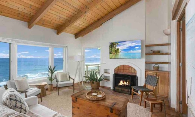 South Oceanside Villa | Casa Pacifica, Beachfront w/Fire Ring in Sand