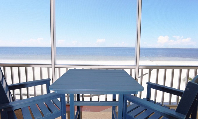 Fort Myers Beach Resort | Casa Playa Beach Resort