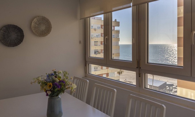 Cadiz Apartment | Casa ROS PLAYA (free parking) by Cadiz4Rentals