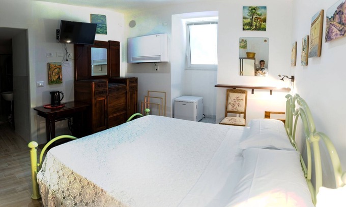 Cisano sul Neva Bed & Breakfast | Casa Rosso-le cantine