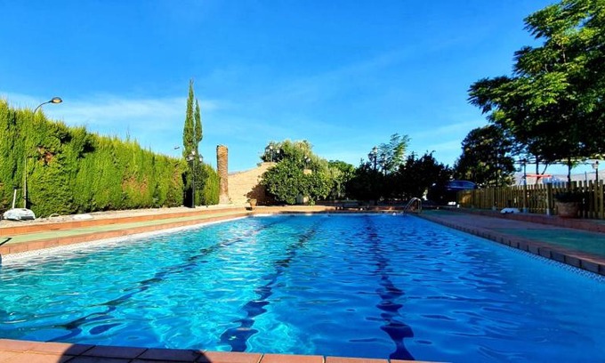 Priego de Cordoba Villa | Casa Rural Los Naranjos Para 7 Personas Pista De Tenis y Piscina privada