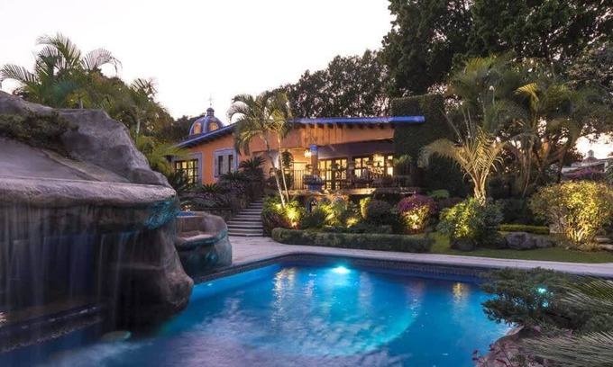 Cuernavaca House | Casa Sofía: With a large garden and waterfall in Cuernavaca