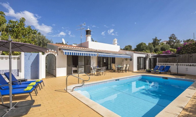 Carvoeiro Villa | Casa Tamaris - little paradise! Heated pool, priv. Garden, 3 bedrooms