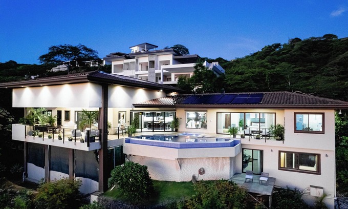 Coco House | Casa Timlin - Solar Hot Tub, Concierge, Daily Housekeeping