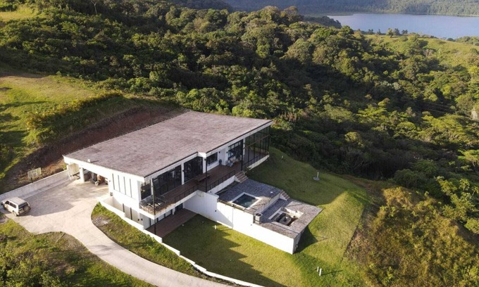 Arenal House | Casa Tres Vistas: Arenal Volcano & Lake Views, Hot Tub, Pool Table, Sleeps 8
