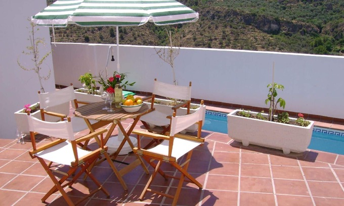 Albunuelas House | "Casa Tulipan" with private terrace