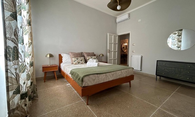 Pisa City Centre Apartment | Casa Tuttomondo - Three Bedroom Apartment, Sleeps 5