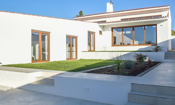 Almoinha House | Casa Vista Verde by LovelyStay
