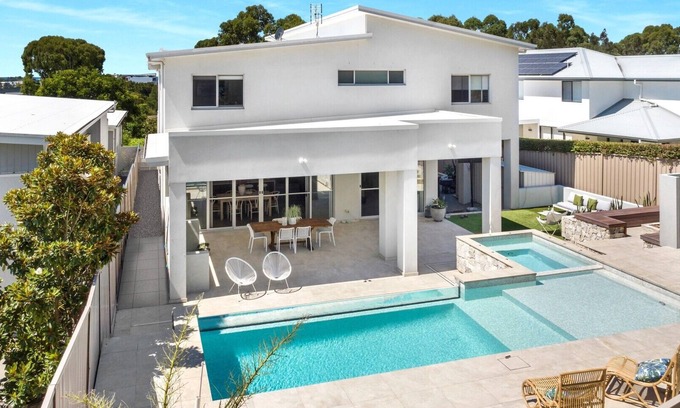 Shell Cove House | Casablanca Luxury Retreat near Shellharbour Marina