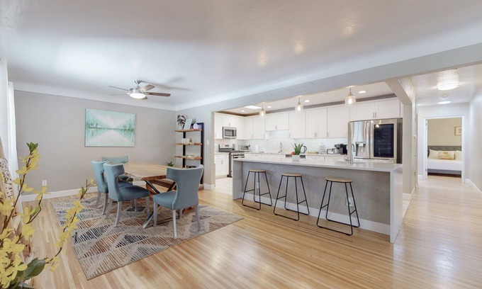 Summit Park House | CasaDeRita Luxury Home near UNM!