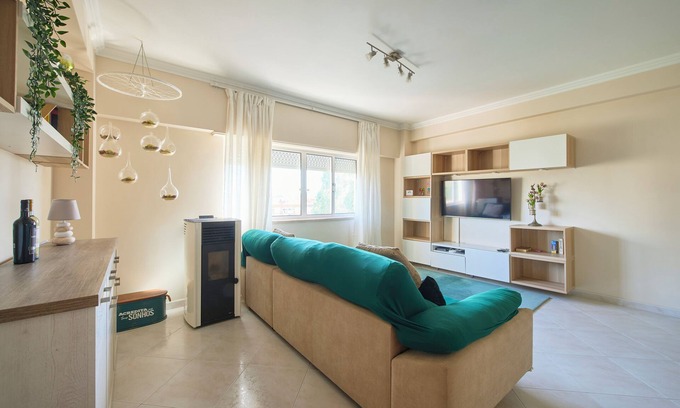 Odivelas Condo | CasaFernandes 15 - Modern 2BR near the Metro | Lisbon, Sintra and Cascais