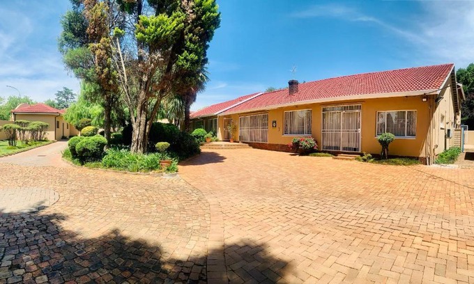 Bedfordview House | Casas Navio Guest House