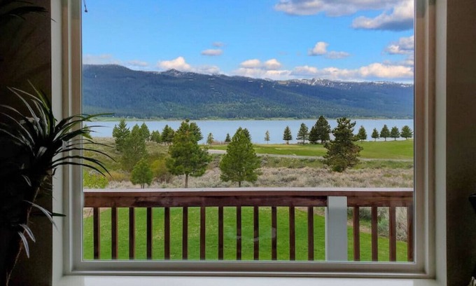 Cascade House | Cascade Getaway w/Hot Tub, Overlooking Lake