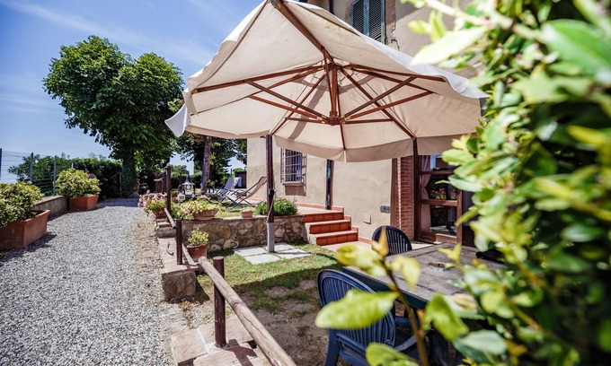 Montescudaio Apartment | Casetta Luna in Tuscany Hillside Near the Sea, Ultra WiFi and Parking