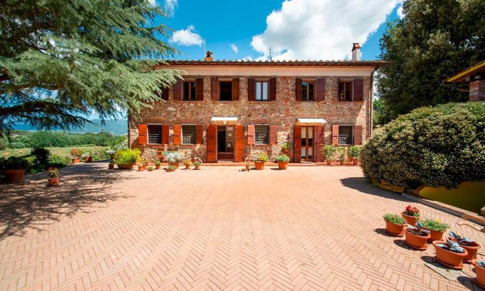 Porcari Villa | Casolare oltre il Cielo with Swimming Pool