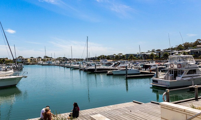 Safety Beach House | Castaway Villa | Luxe on the Marina Walk to Beach
