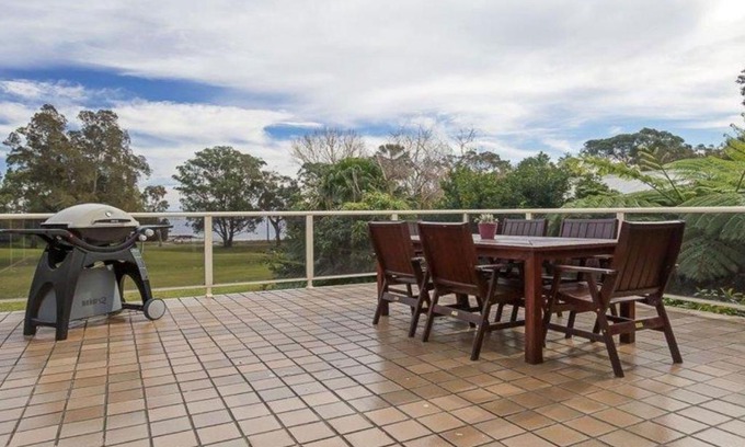 Soldiers Point House | Castaways Beachfront house