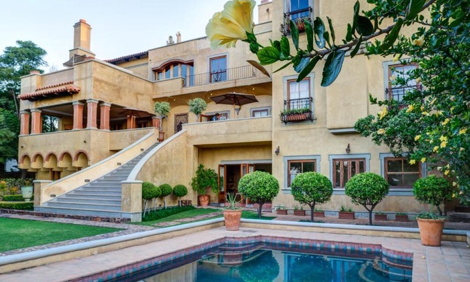 Pretoria House | Castello Di Monte
