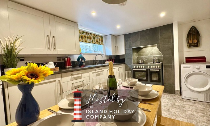 Ryde Ski Chalet | Castle Cottage-Isle of Wight