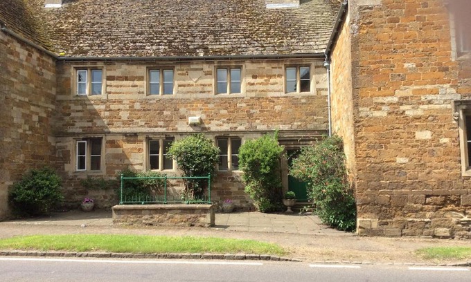 Medbourne Bed & Breakfast | Castle Farm House B&B