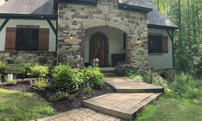 Chagrin Falls House | Castle in the Forest