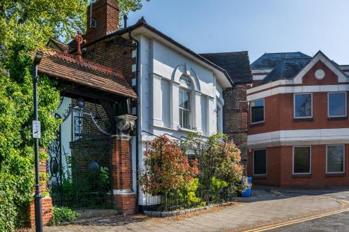 Windsor City Centre Apartment | Castle Properties: The Duchess, 3 Bed Family cottage