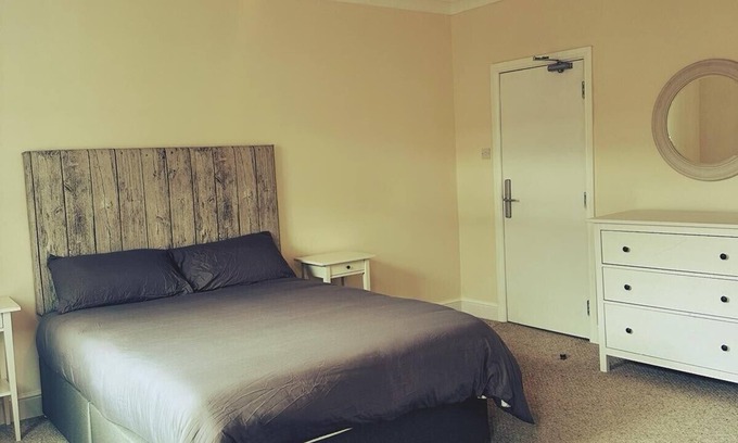 Nottingham City Centre House | Castle View Stylish Room 4 with King-Size Bed