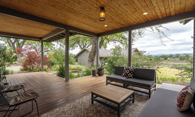 Paso Robles House | Castoro Cellars Hive/Hivette | Wine Stay, Groups 16 + EV