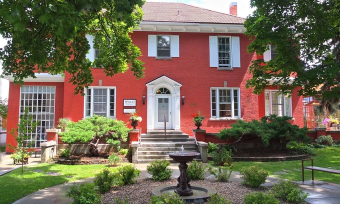 Hamilton Apartment | Casual Contemporary Apartment in the Historic Downtown Wesley Building.