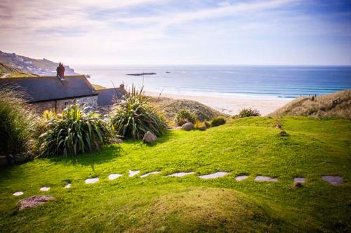Sennen Cove House | Cat's Cradle, Cottage In Beautiful and Peaceful Location, Near Beach
