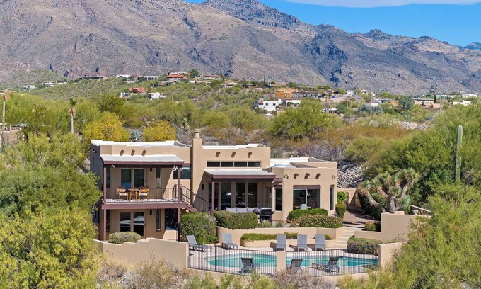 Tucson House | Catalina Foothills, 5 bedroom, Heated Pool and Spa, Views, Sleeps 16+
