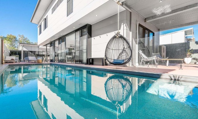 Byron Bay Villa | Catalinas - Byron Bay villa near beach with pool