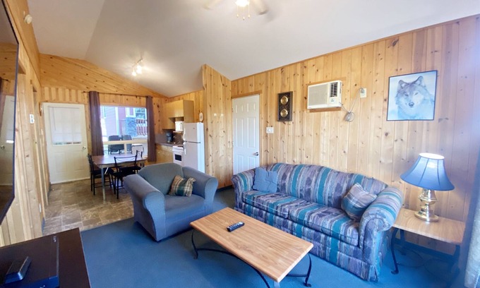 Manitoba Cabin | Catch n' Relax: The Fisherman's Retreat!