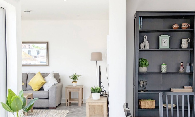 Chichester Cottage | Cathedral View - a flat that sleeps 4 guests in 2 bedrooms