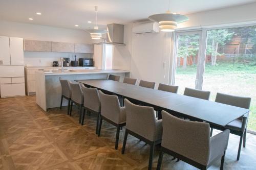Asari Apartment | CB1 Cosmos blanc