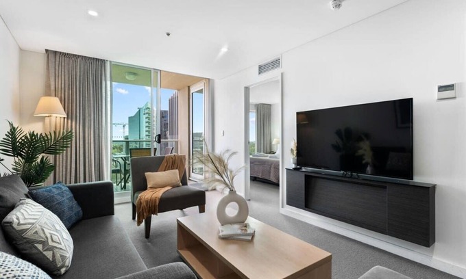 Adelaide Central Business District Apartment | CBD Modern 2BR/Free Parking