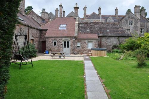 Llandenny Apartment | Cecile's Cottage at Cefn Tilla Court, Usk