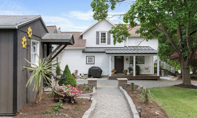 Valois House | Cedar Grove Cottage: garden paradise on Seneca Lake wine trail
