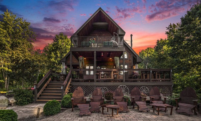 South Haven House | Cedar Haven of South Haven