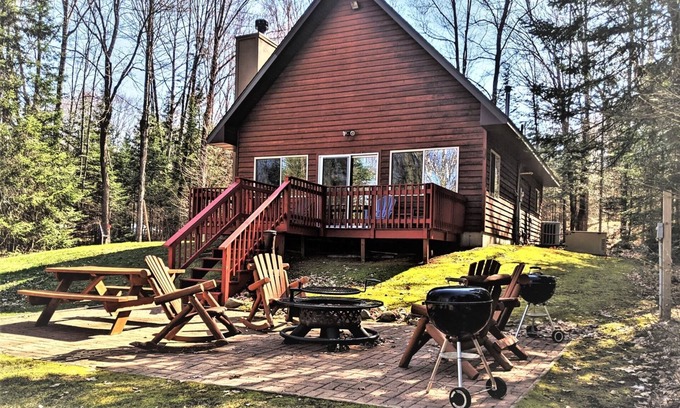 Park Falls Cabin | Cedar Lodge | 3 Bed, 1 Bath On the River