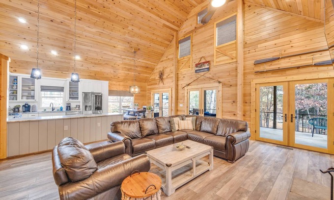 Reed Creek Cabin | Cedar Ridge Lake House w/Hot Tub & Private Dock!
