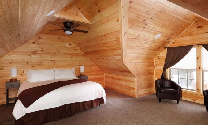 Bethlehem Cabin | Cedar Select – Cozy 2-Story Log Cabin Townhouse