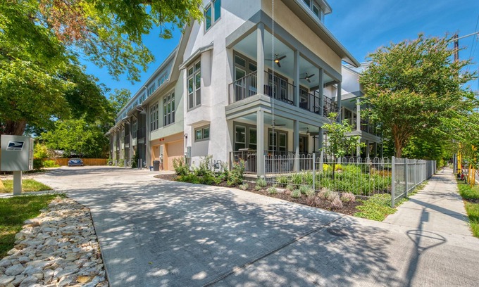 Southtown House | Cedar St. Luxe Group Retreat