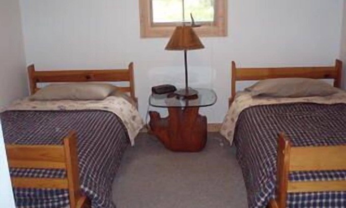 Mears House | Cedarwood Cabin - 3 Minute walk to the beach!