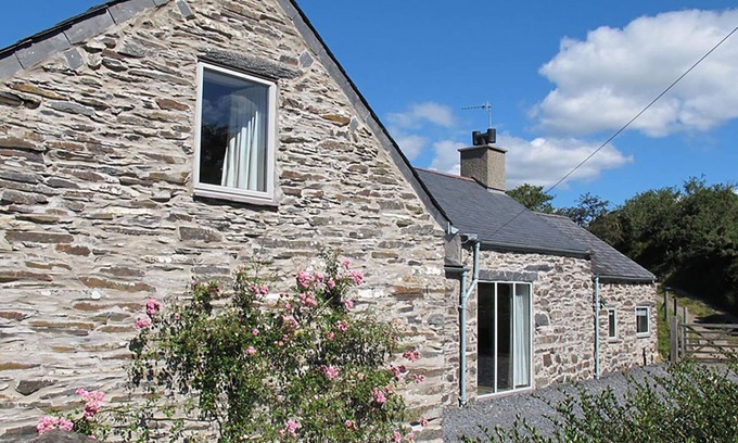 Porthmadog Cottage | CEFN ISAF, pet friendly, character holiday cottage in Porthmadog